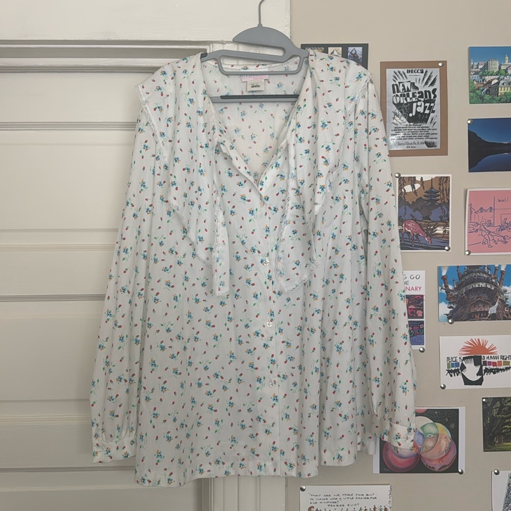 White floral maternity blouse
